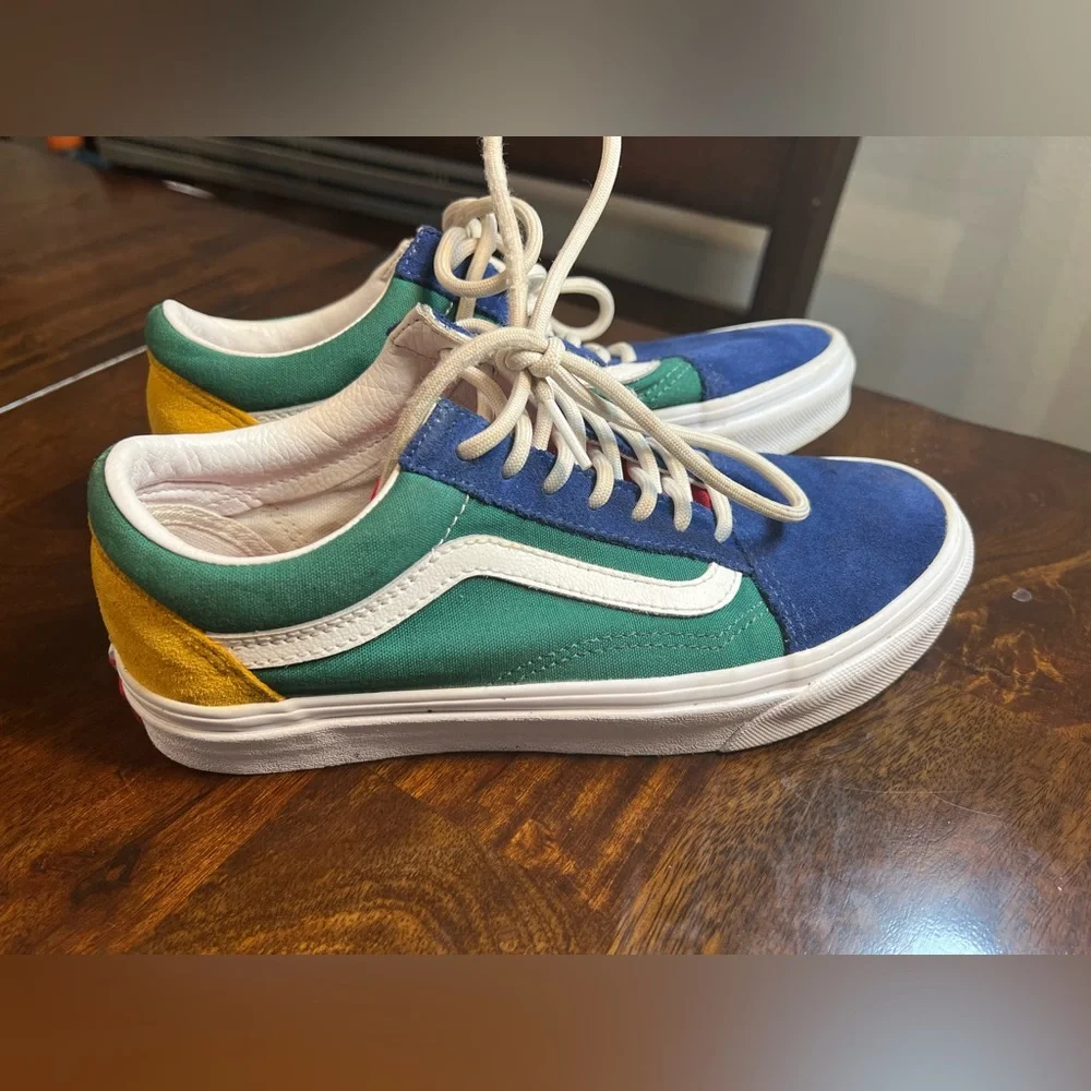 Women’s Vans Yacht Club - Picture 2 of 7